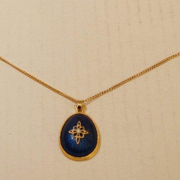 VINTAGE AVON ROYAL IMPRESSIONS PENDANT NECKLACE 1980'S - Picture 5 of 8